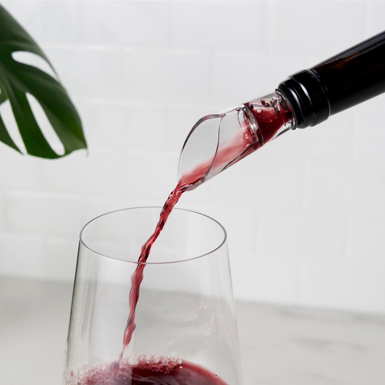 Aerial: Aerating Wine Pourer