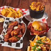 Frank's RedHot Nashville Hot Seasoning, 17.64 oz. - 6/Case - Fiery Flavor - Chicken Pieces