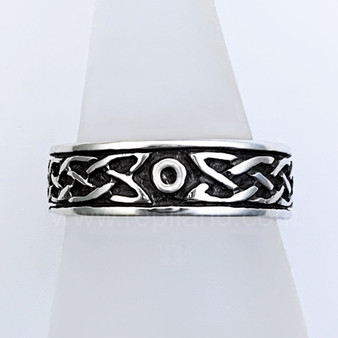 Front view of the Sior Ring, a rimmed band with knotwork framing a center circle.