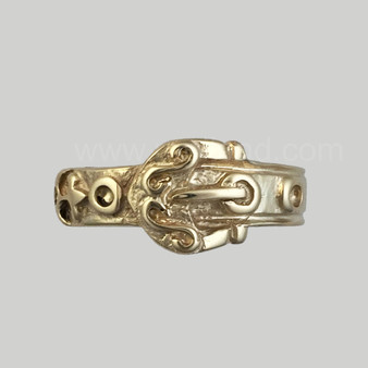Yellow gold Dìleas Band, inspired by a traditional clan kilt belt, with buckle, S curves and circle accents.