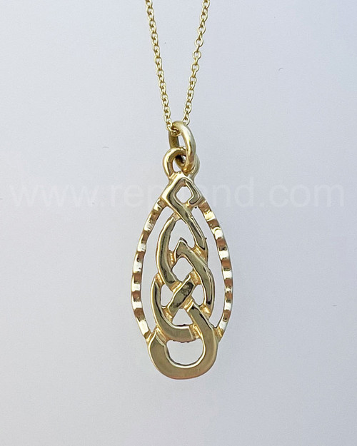 Aleine Knot Pendant, gold Aleine Knot Pendant, gold