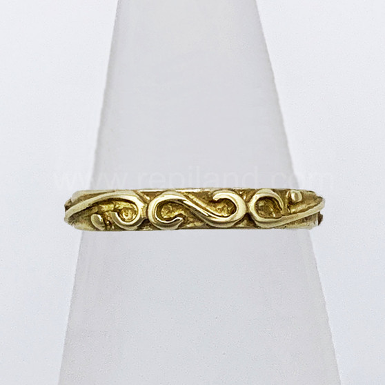 Coinchend narrow band with three S-scrolls across the top.