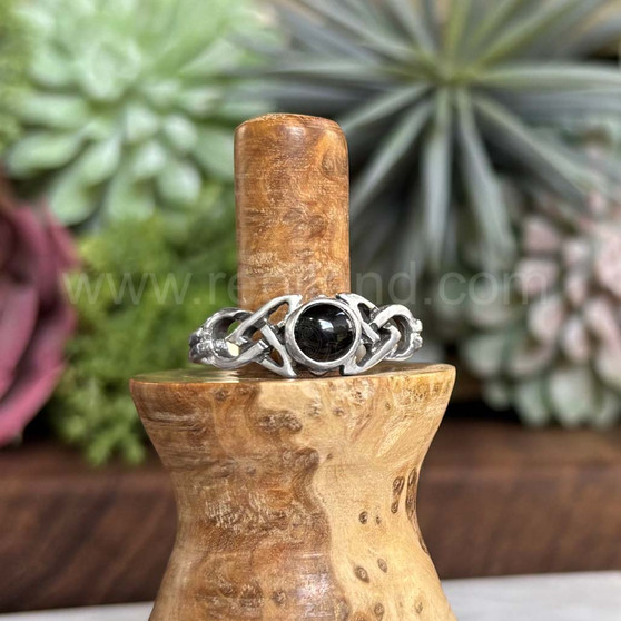 The Ribean Gem Ring has a 6mm gemstone, triangular pierced knotwork and a grooved back. Shown with Onyx.