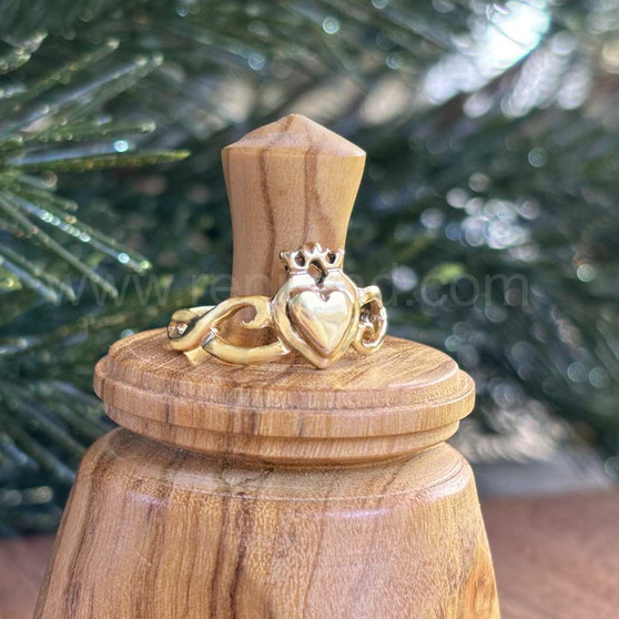 The Grá mo Chroí Claddagh Ring features a solid raised heart within a heart, a delicate crown and graceful open knotwork sides. Shown in yellow gold.