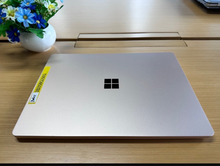 Surface | 13th Gen | Core i5 | 8GB Ram | 256GB SDD