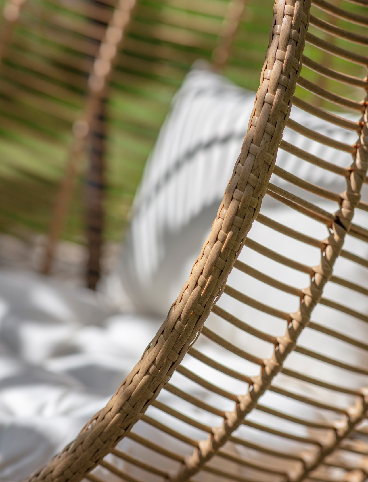 Hampstead hanging nest chair Clearance