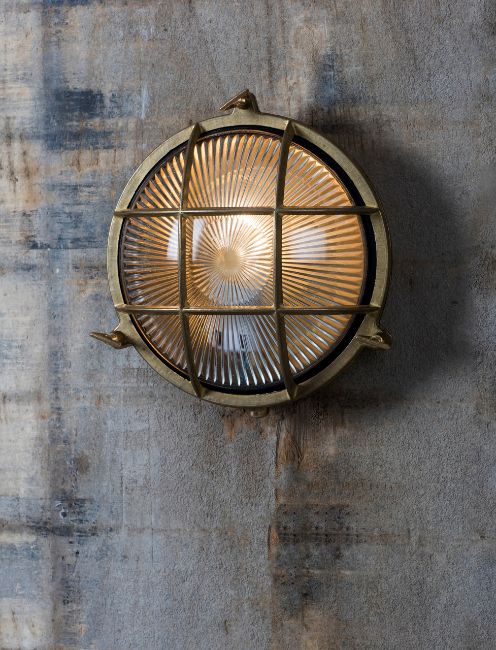 Devonport Round Bulk Head Light, Brass