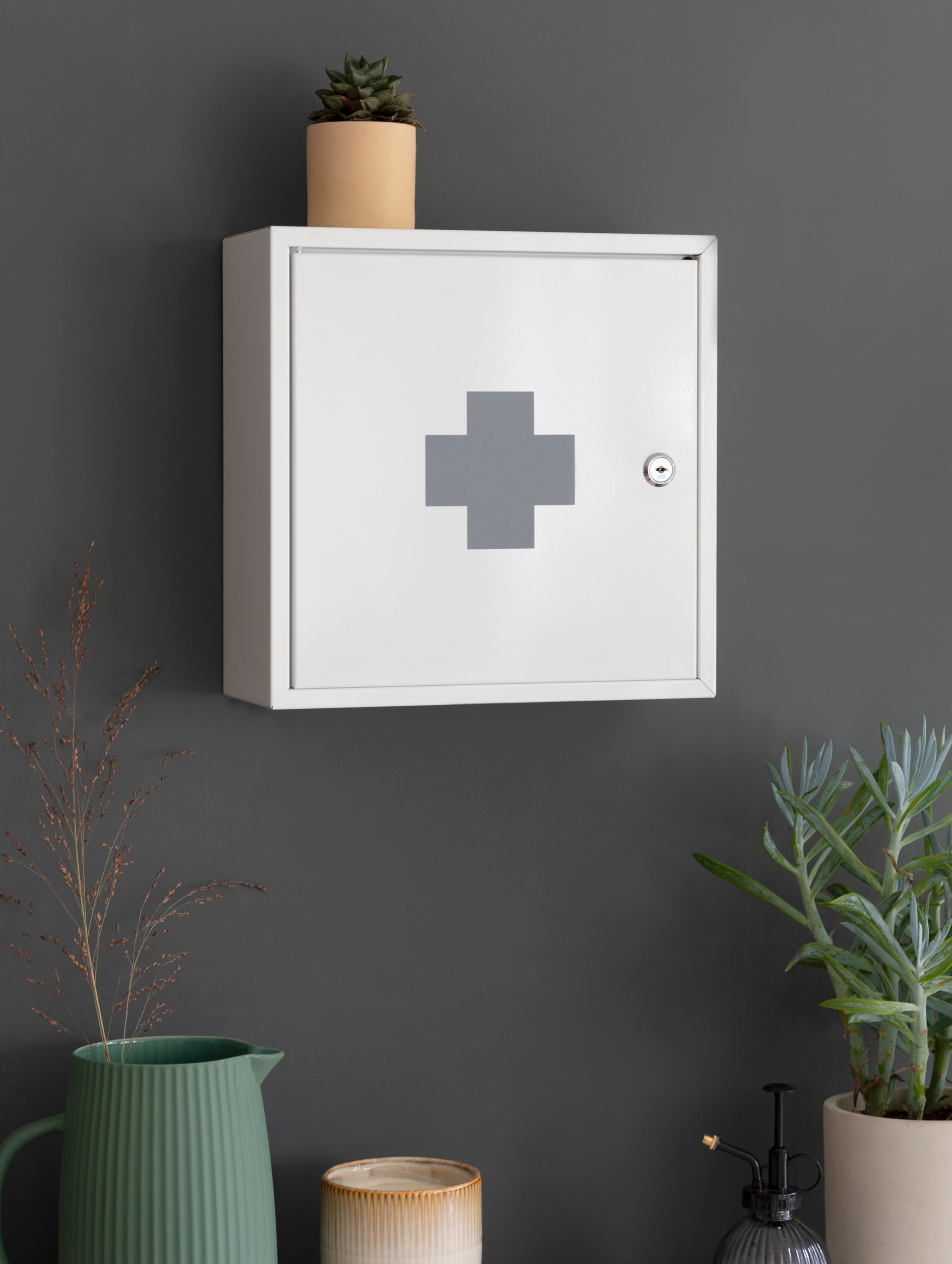 First Aid Wall Small in Chalk Steel Garden Trading