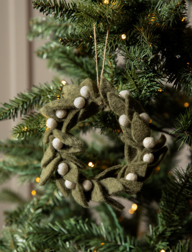 Southwold Mistletoe Wreath Rosemary