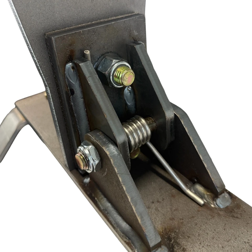 Close-up detail of 1/2 inch AR500 steel target face and 3/8 inch AR500 base showing CNC laser-cut edges and heavy-duty 5/8 inch hardware connections.