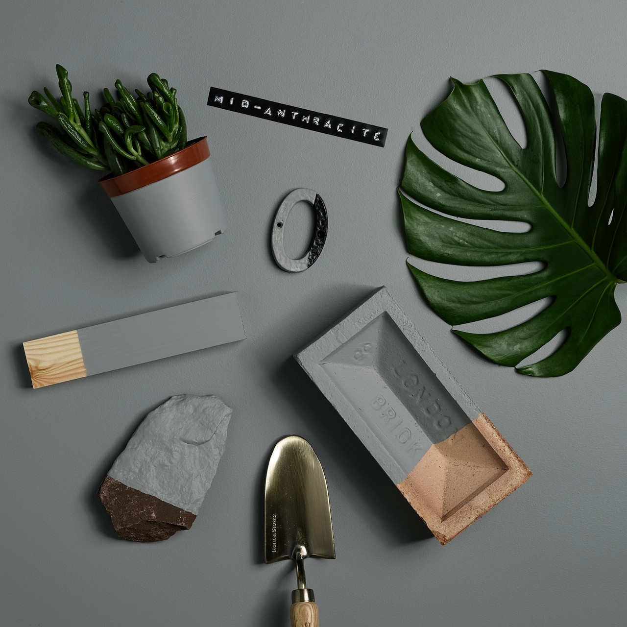Grey Matt Finish Garden Paint - Mid Anthracite | Rust-Oleum