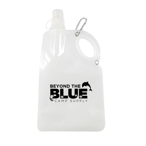 A drink bottle in clear plastic with a handle, featuring a logo and a spout for easy pouring.