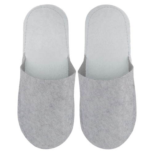 Felt slippers in light grey with a simple design and soft texture, featuring a logo on one slipper.