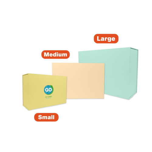 A small yellow foldable magnetic box with a ribbon, alongside medium and large boxes in pastel colours. The small box has a logo.