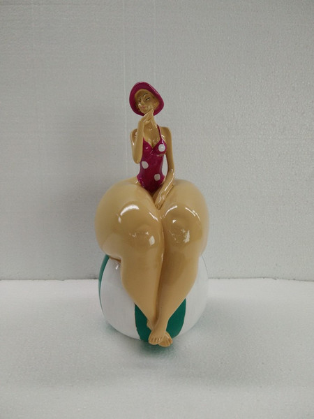 Beach Girl on Ball 24cm