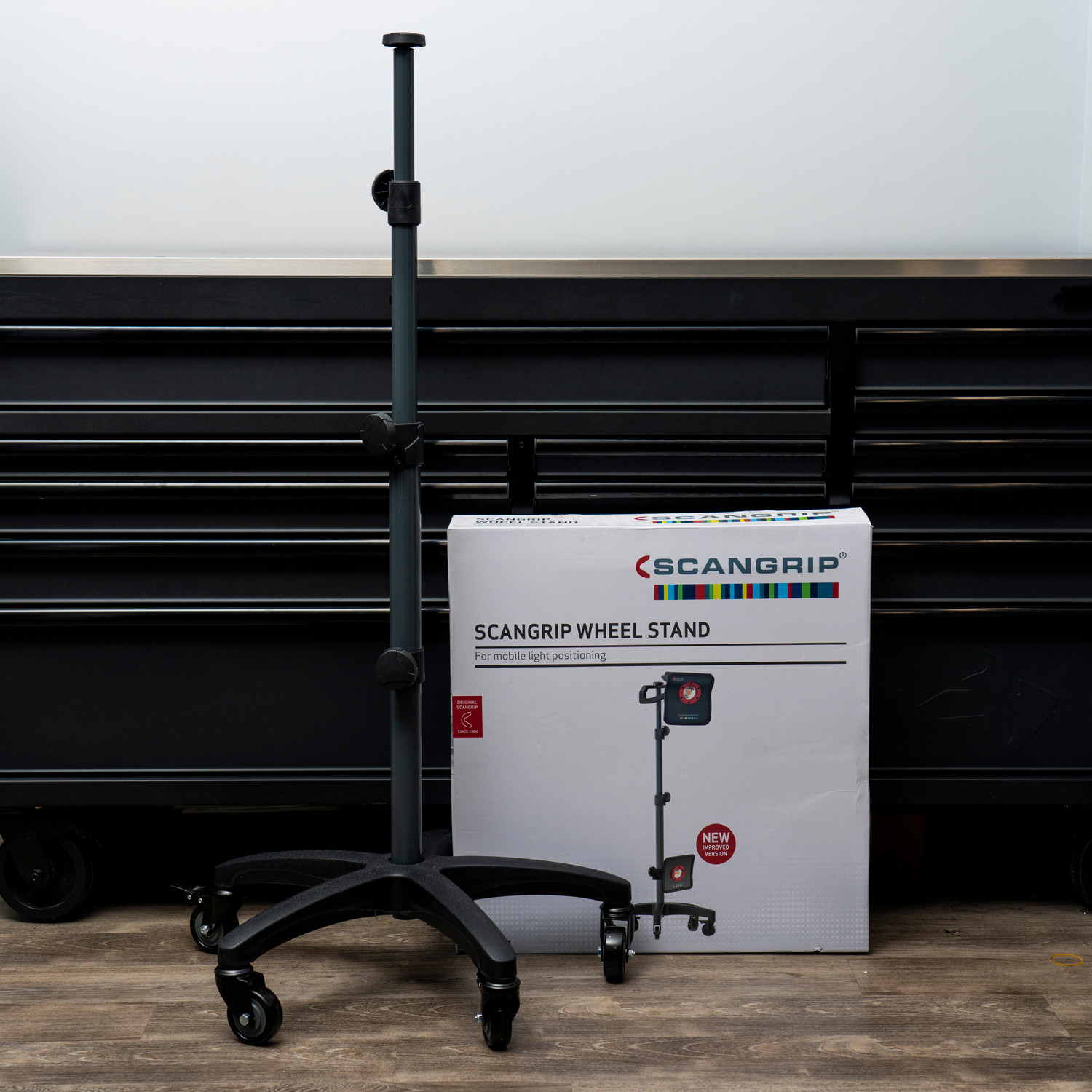 ScanGrip Telescopic Wheel Stand | LED Detail Light Mount for
