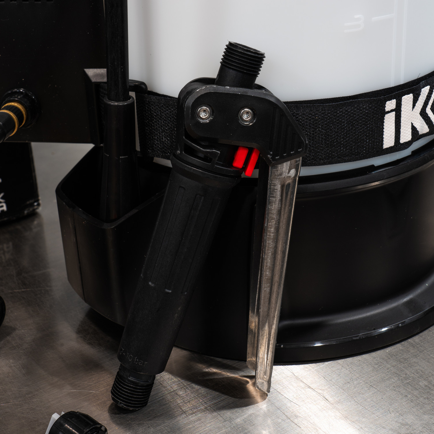 IK e Multi Pro 12 Sprayer | With Lithium Ion Battery Compressor