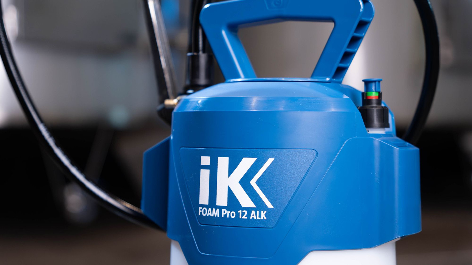 IK Foam Pro 12 ALK | Large BLUE Pump Foamer Alkaline Liquid