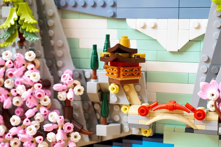 Japanese Cherry Blossom Landscape LEGO®