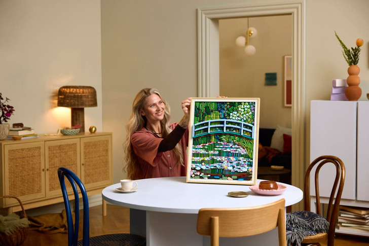 LEGO® Monet Bridge Over a Pond of Water Lilies