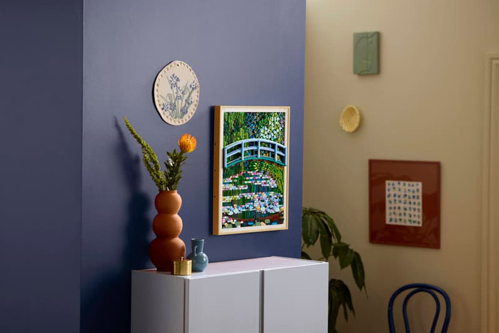 LEGO® Monet Bridge Over a Pond of Water Lilies