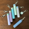Slim, fluted, and satisfying in hand, this clip-on tube keeps finishing needles neatly stored and always close by. Stocked with six darning needles and topped with luminous signature opal lid, it brings tidy order to a tiny but essential tube.