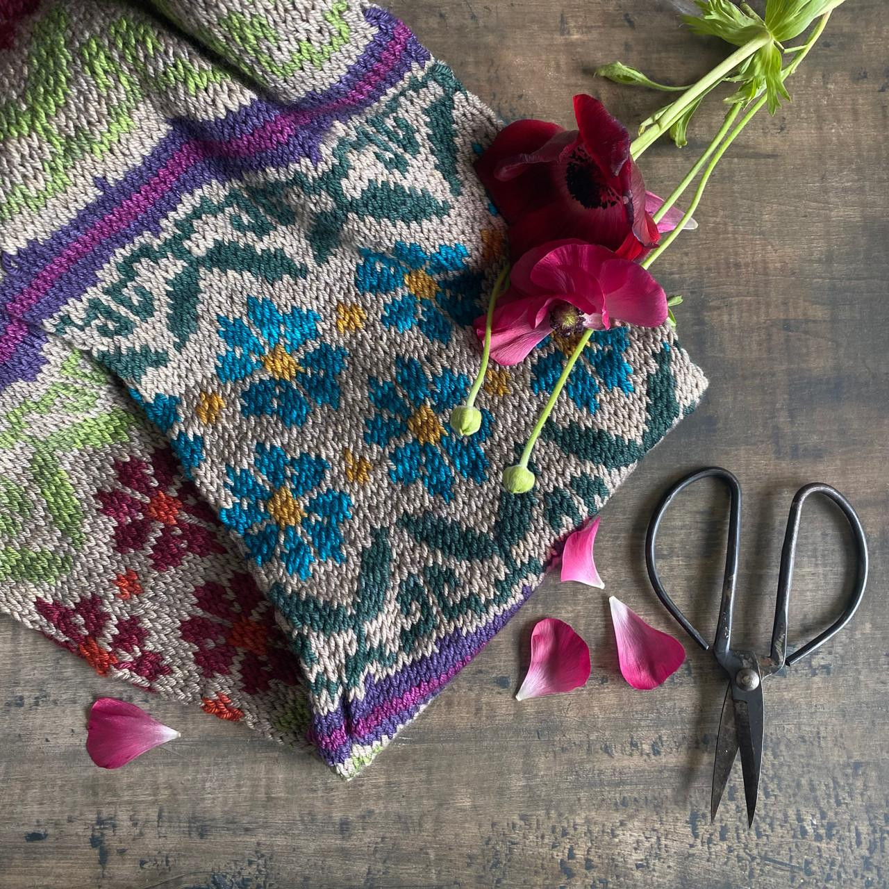 ミューラルmurral ice flower embroidery scarf Garden Serenade Infinity Scarf