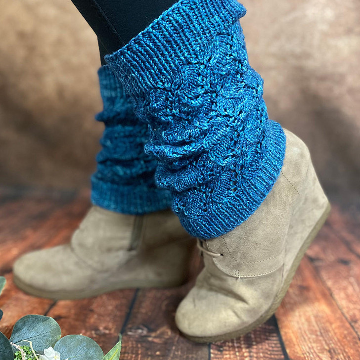 A creeping vine lace pattern seemed the perfect stitch for these Fe Fi Creeping Vine legwarmers for Wonderland Yarns latest deSTITCHnation locale — the beanstalk from “Jack and the Beanstalk!”