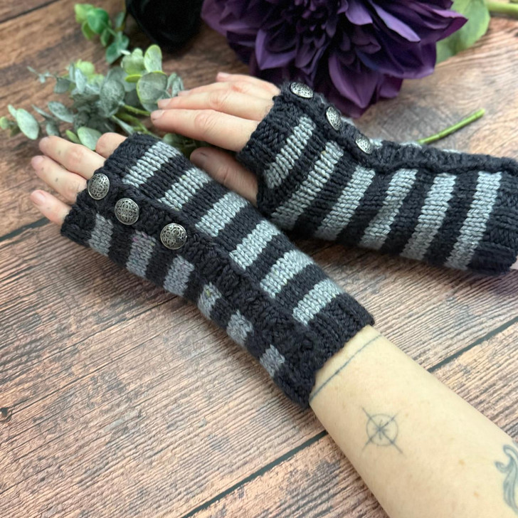 Howl at the Moon Mitts