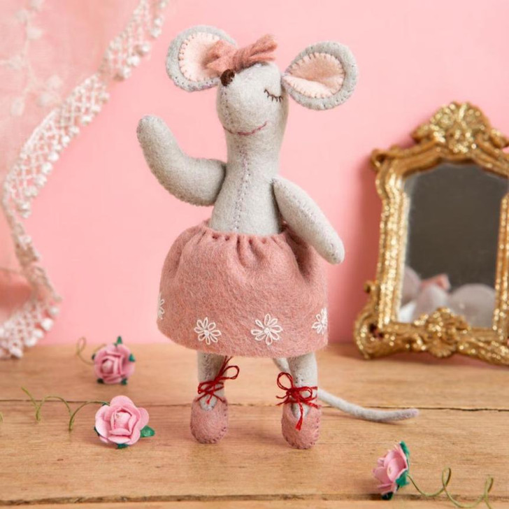 This charming Ballet Dancer looks ready to twirl its way onto the grandest of stages for the performance of a lifetime and capture your heart! It will bring joy to all those who love little mice and their secret lives just out of sight.