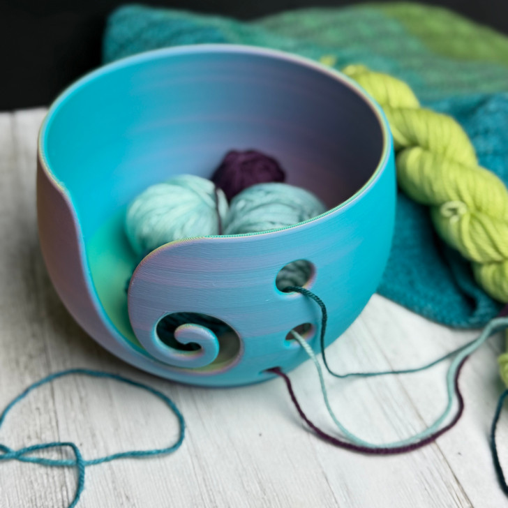 Thoughtfully placed yarn guides give you options for how you feed your yarn, while the sculptural spiral adds a little artistry to an everyday knitting and crochet essential.
