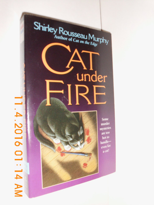 Cat Under Fire: A Joe Grey Mystery