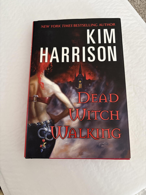 Dead Witch Walking (The Hollows, Book 1)