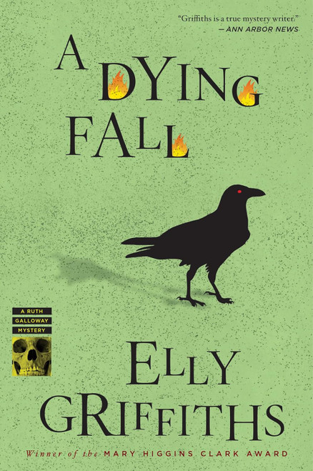 A Dying Fall (Ruth Galloway Mystery) (Ruth Galloway Mysteries 5)