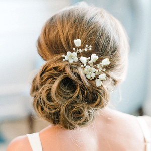 Sooshin 2 Pieces Porcelain Flower Bridal Hair pins Pearl Wedding Hair Accessories for Brides and Bridemaids Rhinestone Bridal Headpieces for wedding