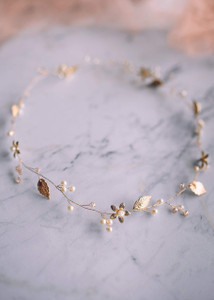 Kercisbeauty Gold Flower Headband Pearl Headpiece Wedding Bridal Hair Vine Hair Piece for Brides Women Handmade Jewelry Leaf Tiara