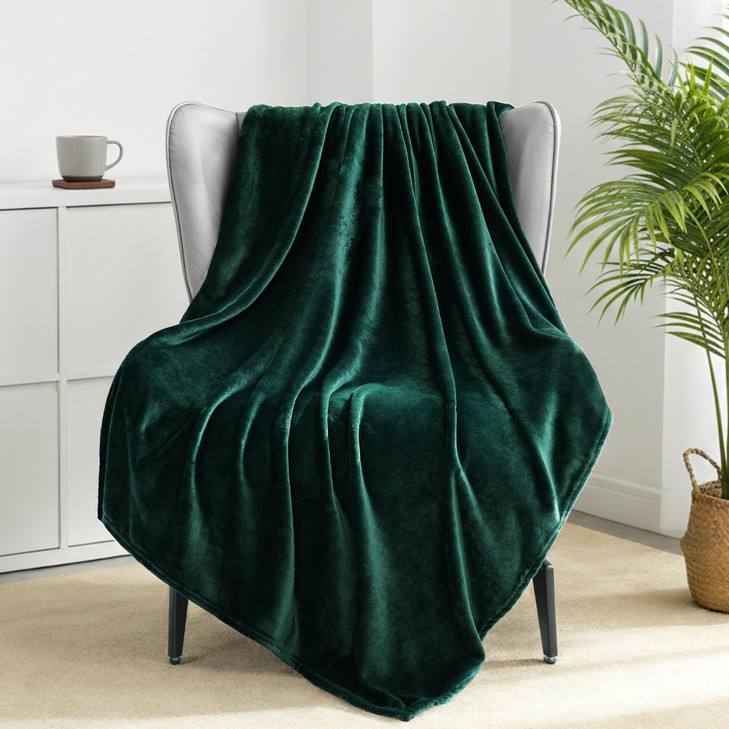 Exclusivo Mezcla Fleece Throw XL Blanket for Couch, Sofa, Super Soft and Warm Forest Green Blankets, All Season, Cozy, Plush, Lightweight, 50x70 Inch