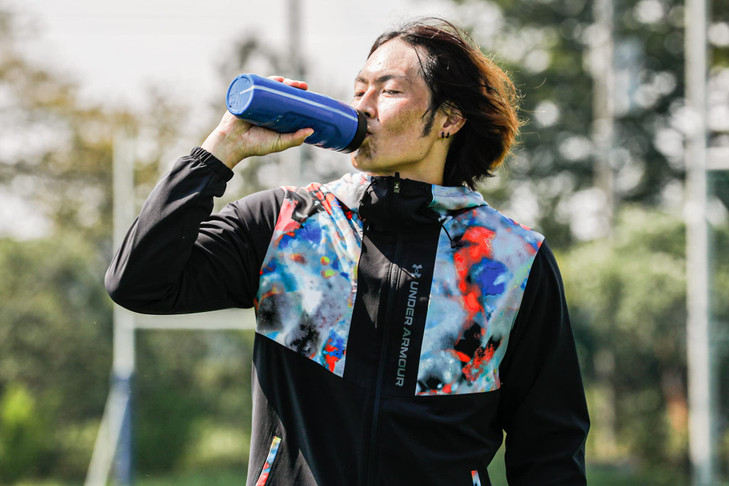 Under Armour Squeeze Water Bottles, 32 oz Water Bottles, Sideline Sports Water Bottle with Quick-Shot Lid, Quick & Easy Hydration, Gym Water Bottles,