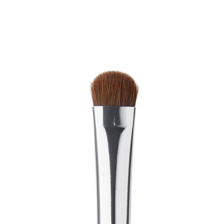 e.l.f. Small Eyeshadow Brush, Makeup Brush For Eye Contouring & Blending, Curved Design, Made With Synthetic Bristles, Vegan & Cruelty-Free