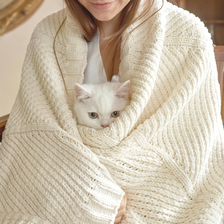 Amélie Home Chevron Chenille Knit Throw Blanket for Couch, Cozy Texture Decorative Soft Blanket for Sofa & Chair, 50"x60", Ivory