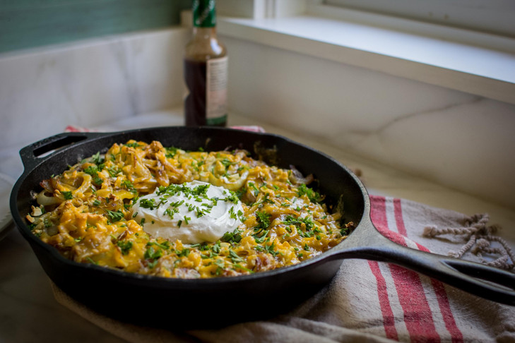 Lodge Seasoned Cast Iron Skillet - PFAS-Free, Non-Toxic Cookware - Use with an Oven, Stove, Grill, or Campfire - Naturally Non-Stick & Oven Safe - 10