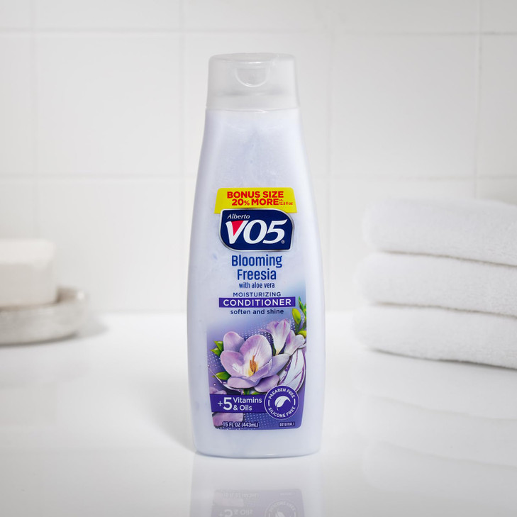 Alberto VO5 Blooming Freesia Revitalizing Conditioner - Hair Conditioner Formulated with Essential Vitamins and Oils - Fresh Floral Fragrance - 15 oz