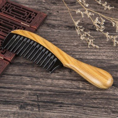 Myhsmooth Gbybmt Wide Tooth Handmade No Static Black Buffalo Horn Comb with Green Sandalwood Handle Rounded