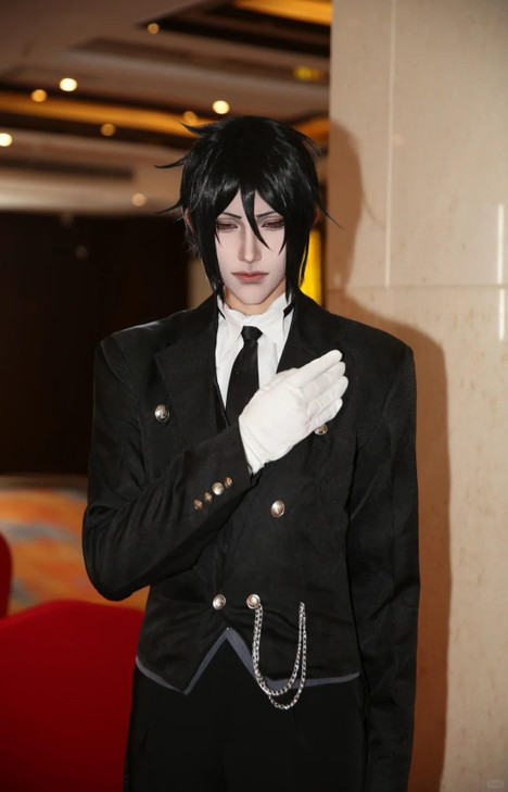 LABEAUT Anime Short Straight Black Wig with Bangs for Male Mens Spiky Cosplay Wig for Halloween Free Cap