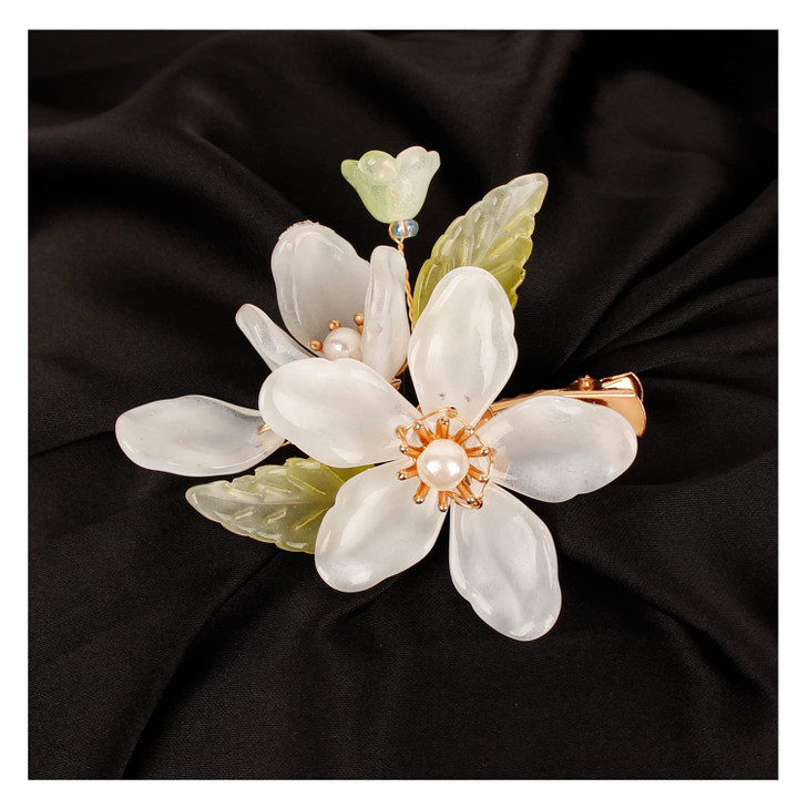Elegant White Flower Hair Clips for Women Decorative Hair Barrettes with the Appearance of White Magnolia Flower Hair Ba