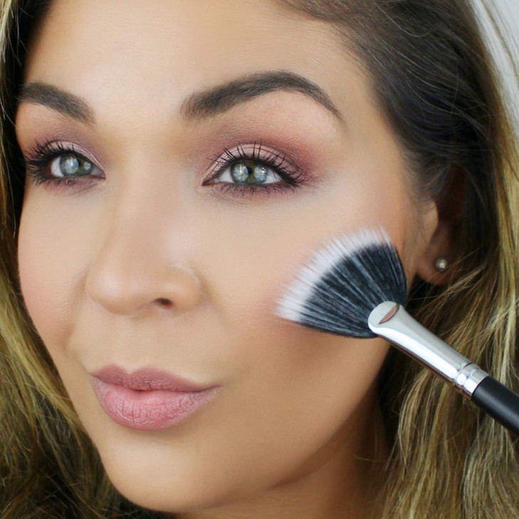 Fan Highlighter Makeup Brush Beauty Junkees Duo Fiber Face Make Up Brushes Cheekbone Define Highlighting with Powder Cre