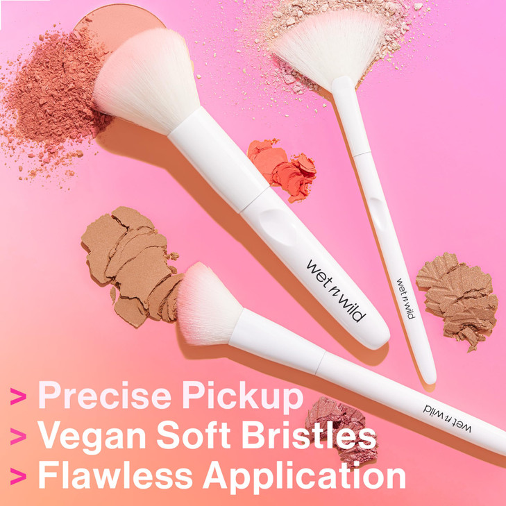 wet n wild Contour Brush Sculpt Highlight Blend Luxurious Plush Fibers Ergonomic Handle for Comfortable Precision Contro
