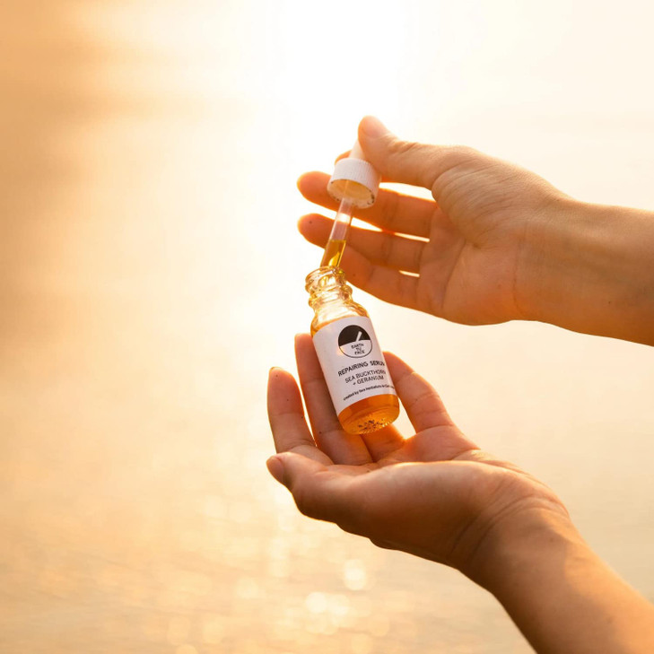Earth tu Face Organic Sea Buckthorn Geranium EyeRepair Serum