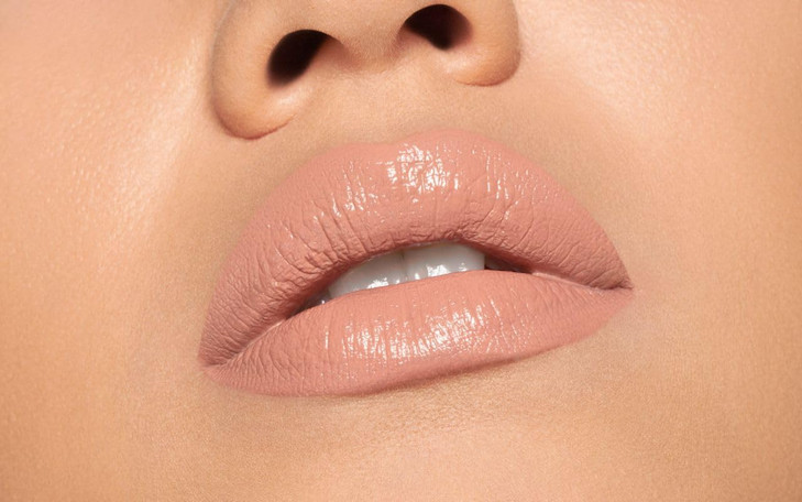PUPA Milano Vamp Extreme Colour Lipstick With Plumping Treatment For Fuller Defined Lips Adds Incredible Deep Color To L