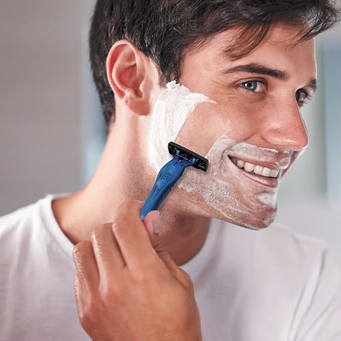 BIC Comfort 3 Advance Disposable Razors for Men For an UltraSoothing and Close Shave 4 Piece Razor Set